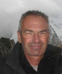Claude bénévole
